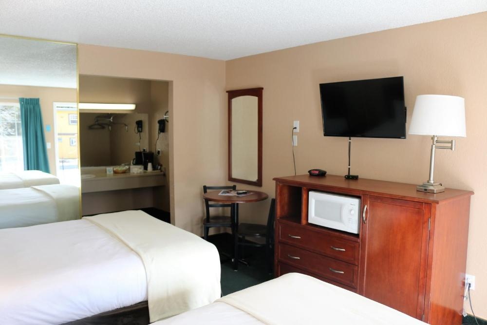 Bluelake Inn @ Heavenly Village